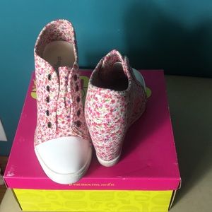 Wedge gym shoes great condition